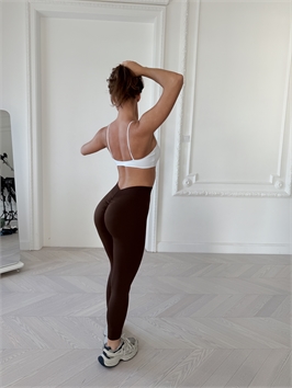 {{productViewItem.photos[photoViewList.activeNavIndex].Alt || productViewItem.photos[photoViewList.activeNavIndex].Description || 'Лосины SUPER SOFT с V-вырезом на пояснице'}}